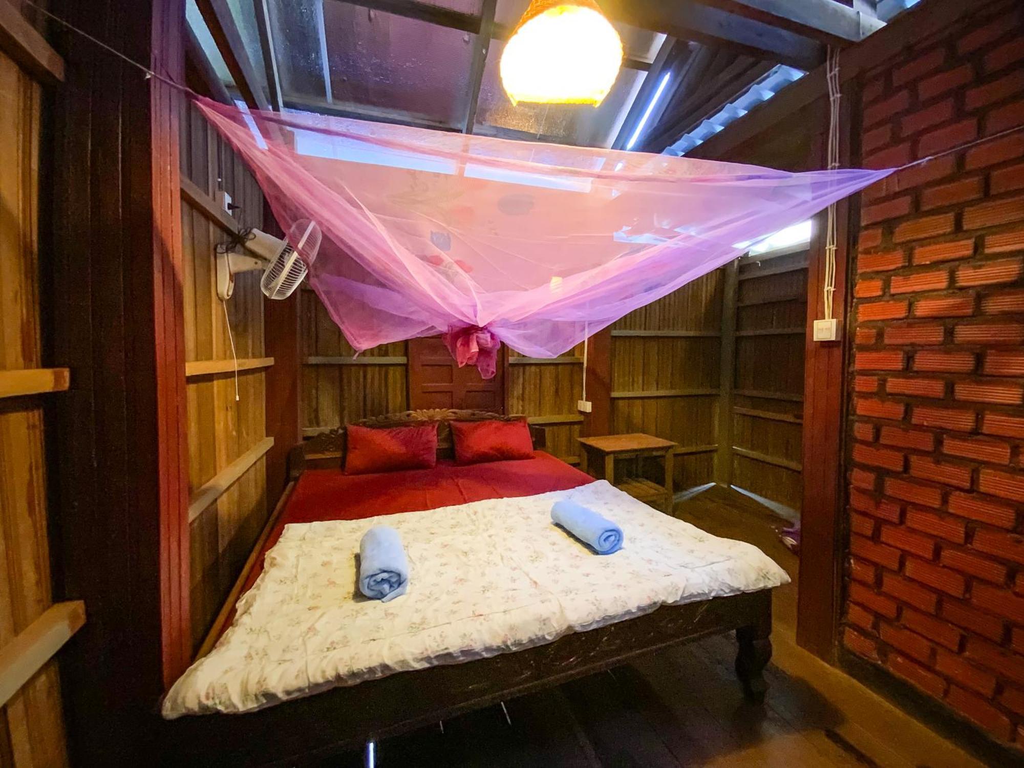 Backpacker Hostel And Jungle Trekking Banlung 客房 照片