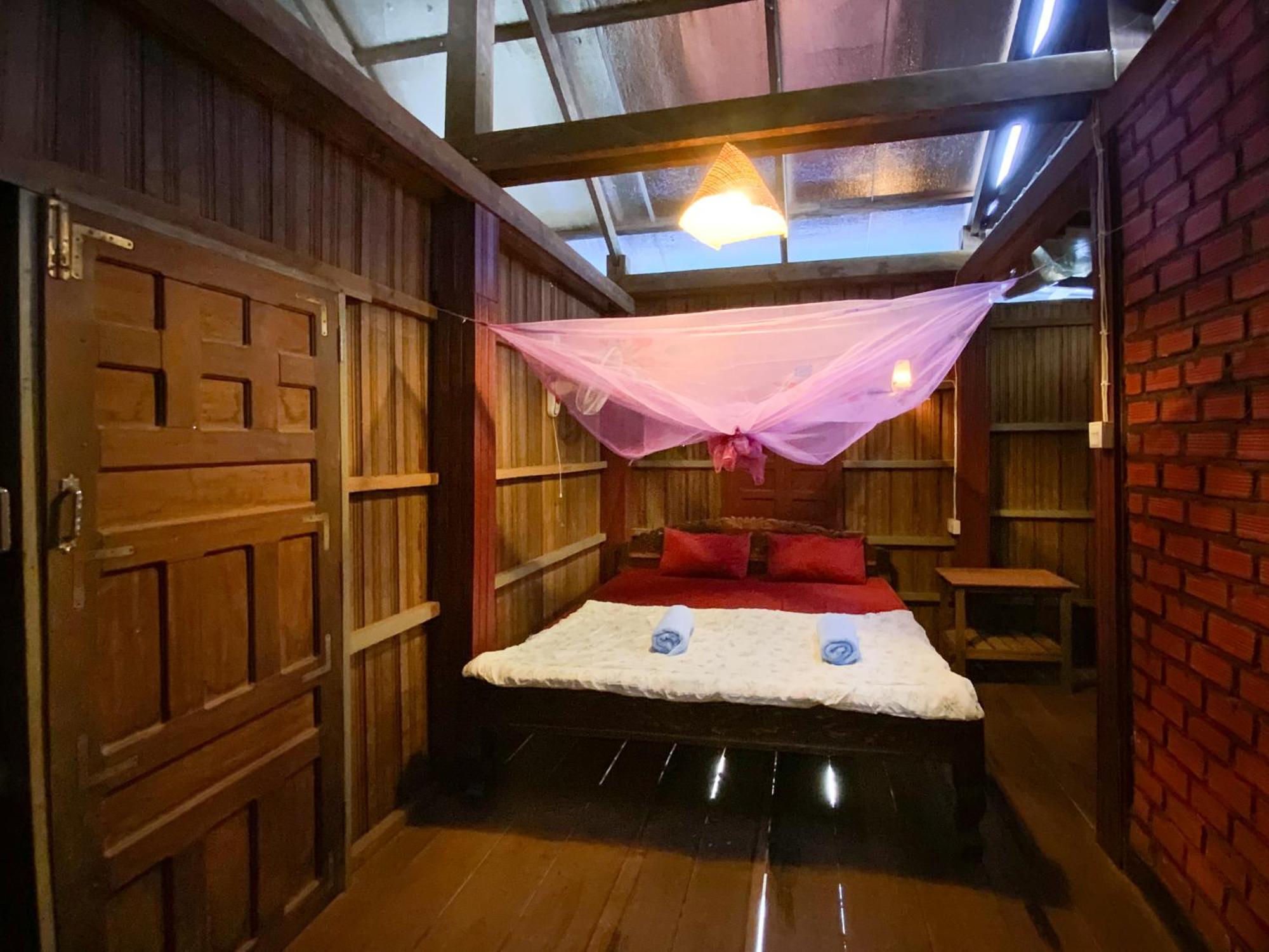 Backpacker Hostel And Jungle Trekking Banlung 外观 照片