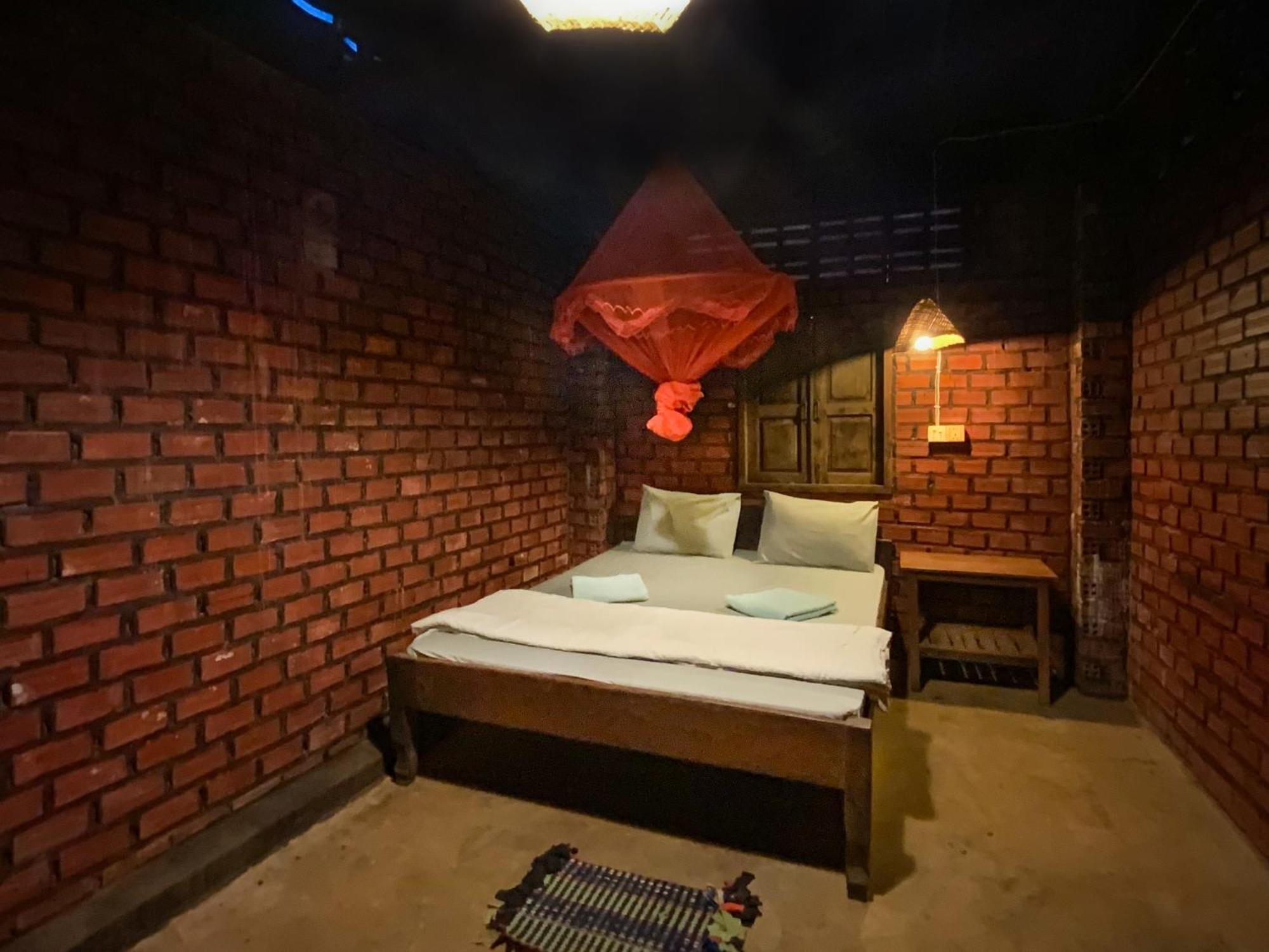 Backpacker Hostel And Jungle Trekking Banlung 外观 照片